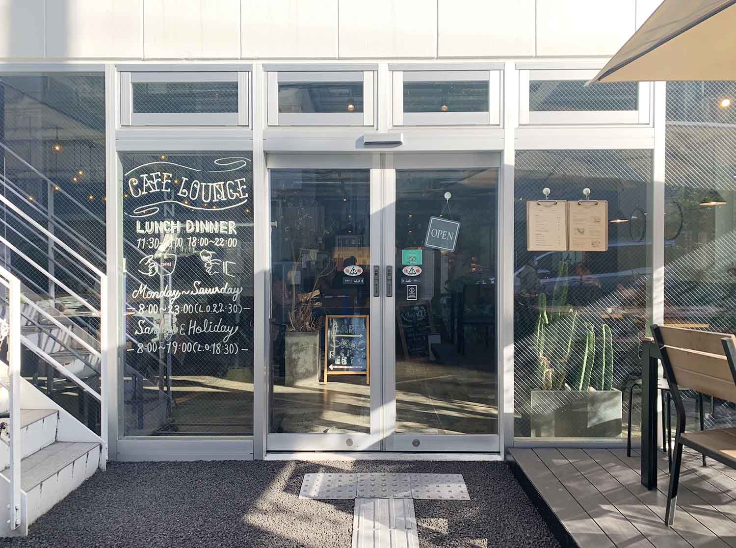 神楽坂のカフェ・ホテル「UNPLAN」の入り口
