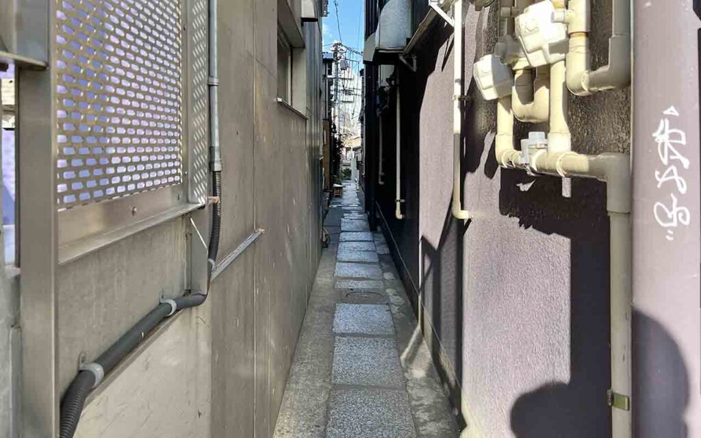 神楽坂・兵庫横丁の入り口
